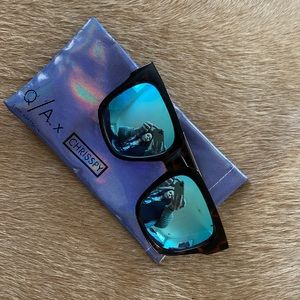 QUAY Australia blue reflective sunnies! Like New!